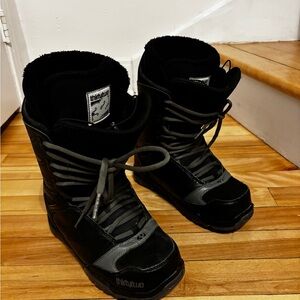 ThirtyTwo Black Snowboard Boots